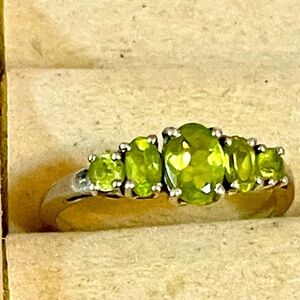 925 Sterling Silver Ring With Peridot Gemstone Sz 9.5